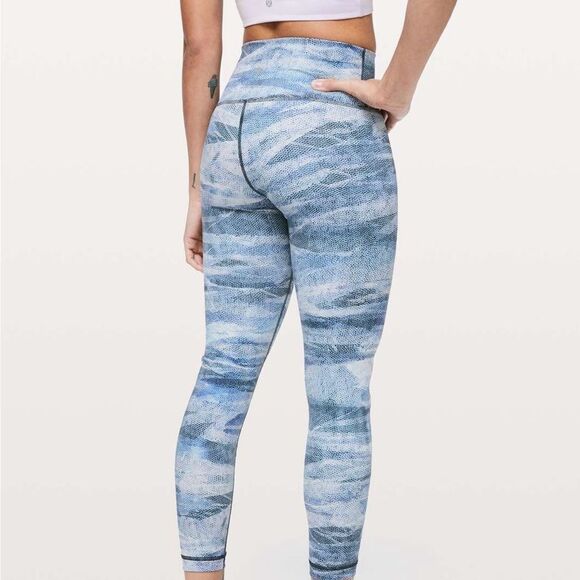 Lululemon athletica • Wunder Under High-Rise 7/8 Tight *Full-On Luxtreme 25" - Picture 4 of 9